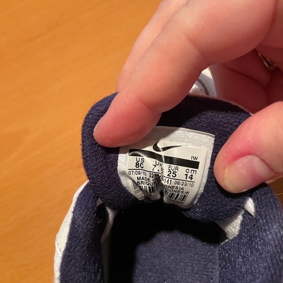 Nike sneakers, kids size 8, white - Picture 4 of 4